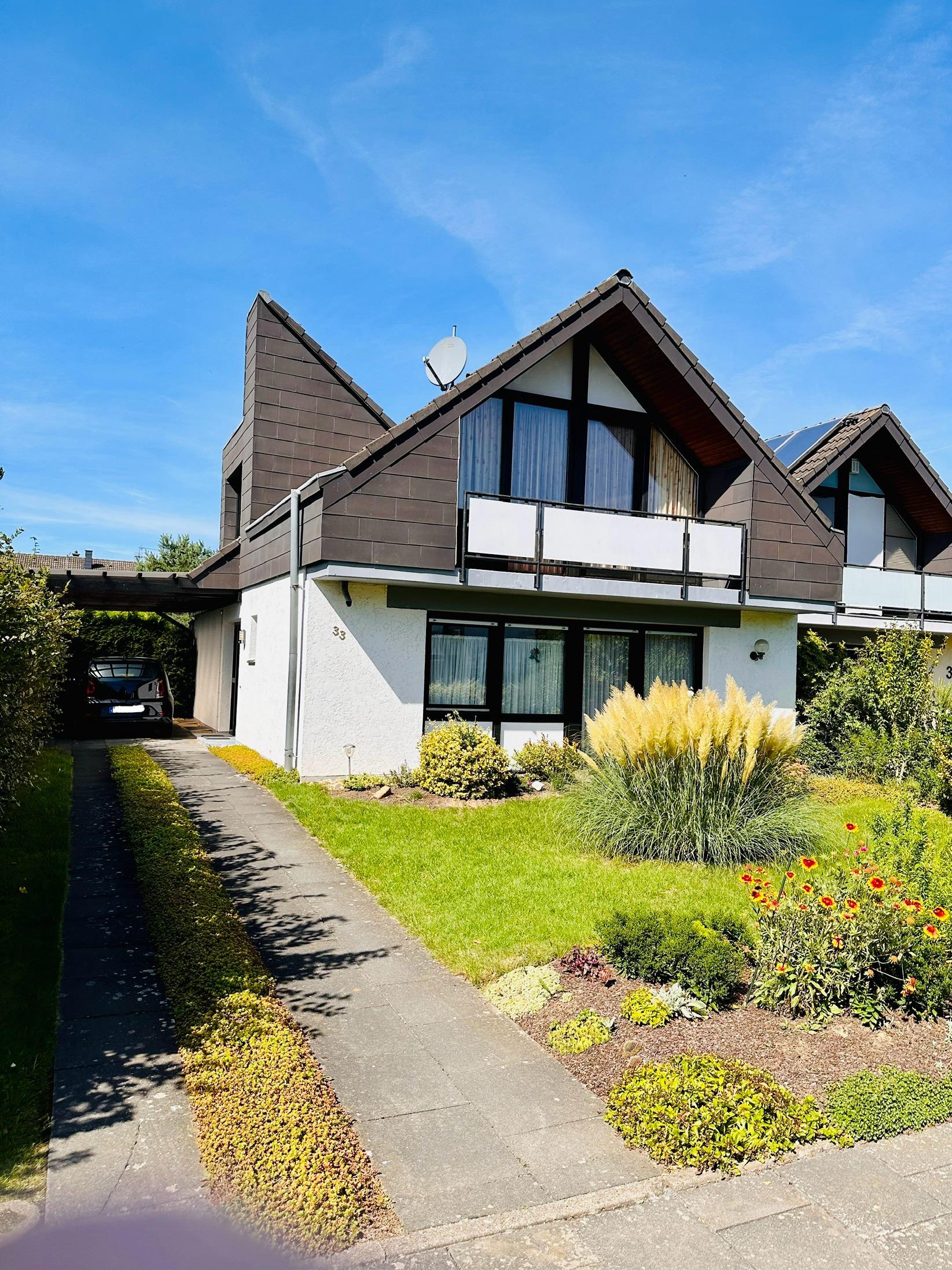 Oase des Wohlfühlens: Freistehendes EFH mit Carport, traumhaftem Garten auf Erbpachtgrundstück - Bild# 1